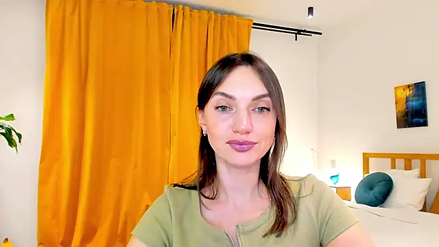 Snapshot of LovelyeeMia chatting on December 13, 1:01 pm LovelyeeMia online show from December 13, 1:01 pm