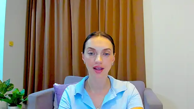 Snapshot of LovelyeeMia chatting on October 17, 12:18 pm LovelyeeMia online show from October 17, 12:18 pm