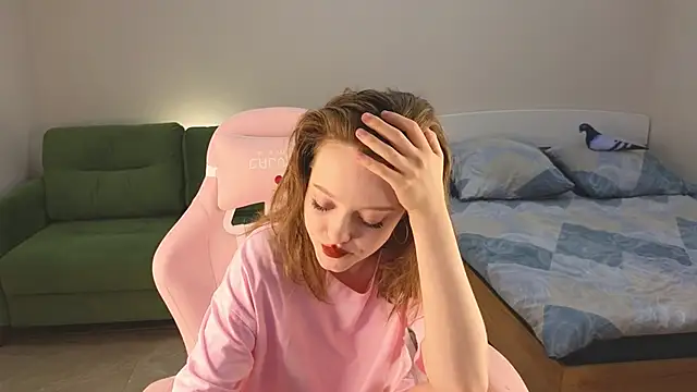 Snapshot of Eveleen_Soleen chatting on October 8, 12:39 pm Eveleen Soleen online show from October 8, 12:39 pm