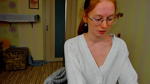 Snapshot of Fire_Luna chatting on October 6, 4:46 am Fire Luna online show from October 6, 4:46 am