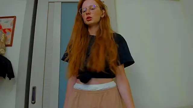 Snapshot of Fire_Luna chatting on September 9, 4:11 am Fire Luna online show from September 9, 4:11 am