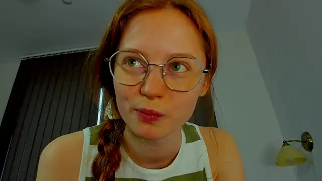 Snapshot of Fire_Luna chatting on December 27, 8:24 am Fire Luna online show from December 27, 8:24 am