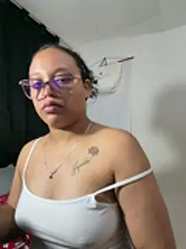 Snapshot of angela_angels_ chatting on June 11, 2:53 am angela angels online show from June 11, 2:53 am