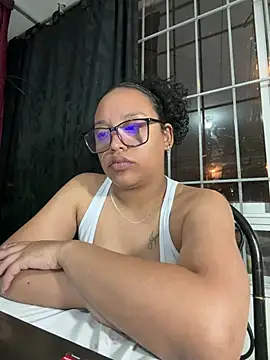 Snapshot of angela_angels_ chatting on June 28, 2:07 am angela angels online show from June 28, 2:07 am