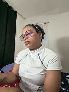 Snapshot of angela_angels_ chatting on June 14, 9:54 am angela angels online show from June 14, 9:54 am