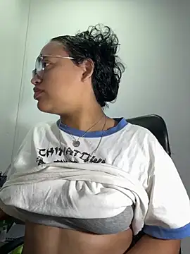 Snapshot of angela_angels_ chatting on October 7, 3:29 am angela angels online show from October 7, 3:29 am