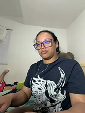 Snapshot of angela_angels_ chatting on June 25, 5:12 am angela angels online show from June 25, 5:12 am