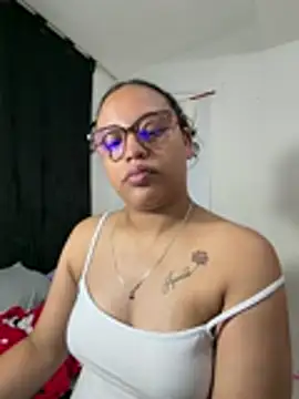 Snapshot of angela_angels_ chatting on June 11, 2:11 am angela angels online show from June 11, 2:11 am