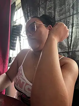 Snapshot of angela_angels_ chatting on June 7, 4:12 pm angela angels online show from June 7, 4:12 pm