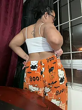 Snapshot of angela_angels_ chatting on June 21, 2:17 am angela angels online show from June 21, 2:17 am