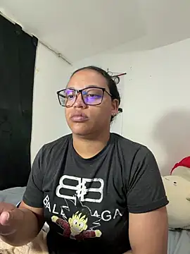 Snapshot of angela_angels_ chatting on July 1, 11:43 am angela angels online show from July 1, 11:43 am