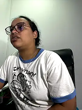 Snapshot of angela_angels_ chatting on October 6, 1:29 am angela angels online show from October 6, 1:29 am