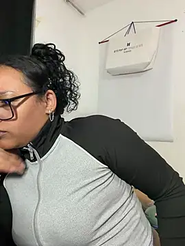Snapshot of angela_angels_ chatting on July 9, 4:24 am angela angels online show from July 9, 4:24 am