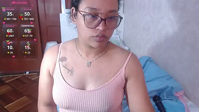 Snapshot of angela_angels_ chatting on October 4, 1:40 am angela angels online show from October 4, 1:40 am