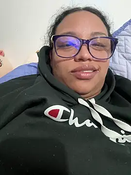 Snapshot of angela_angels_ chatting on February 9, 1:35 pm angela angels online show from February 9, 1:35 pm