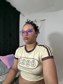 Snapshot of angela_angels_ chatting on June 6, 3:34 am angela angels online show from June 6, 3:34 am