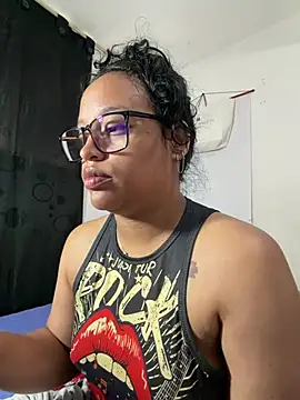 Snapshot of angela_angels_ chatting on July 4, 1:37 pm angela angels online show from July 4, 1:37 pm