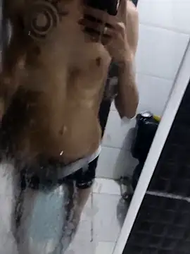 Snapshot of Juliano69xv chatting on March 22, 1:32 am Juliano69xv online show from March 22, 1:32 am