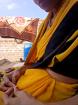 Snapshot of poojaji2024 chatting on December 6, 10:10 am poojaji2024 online show from December 6, 10:10 am