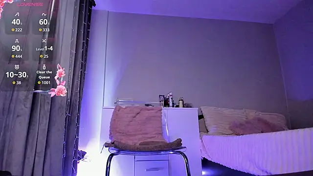 kyliejo18 online show from June 1, 3:18 am
