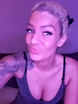 Snapshot of Lara_SecretLady chatting on January 15, 7:34 pm Lara SecretLady online show from January 15, 7:34 pm