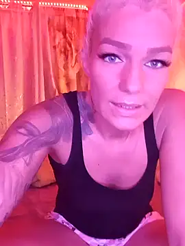 Snapshot of Lara_SecretLady chatting on December 18, 7:04 am Lara SecretLady online show from December 18, 7:04 am