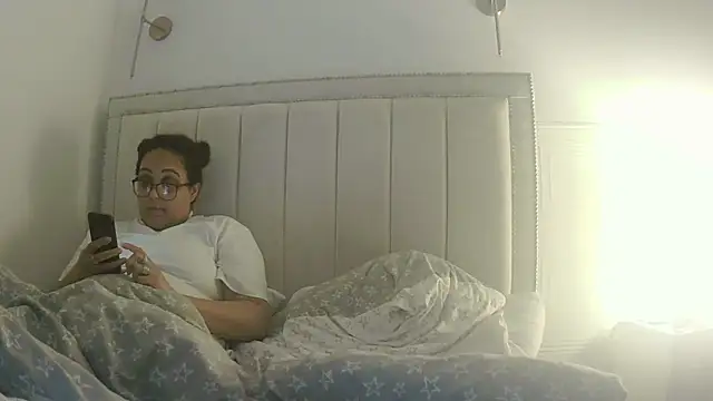 vanilla chocolate23 online show from April 8, 8:10 pm