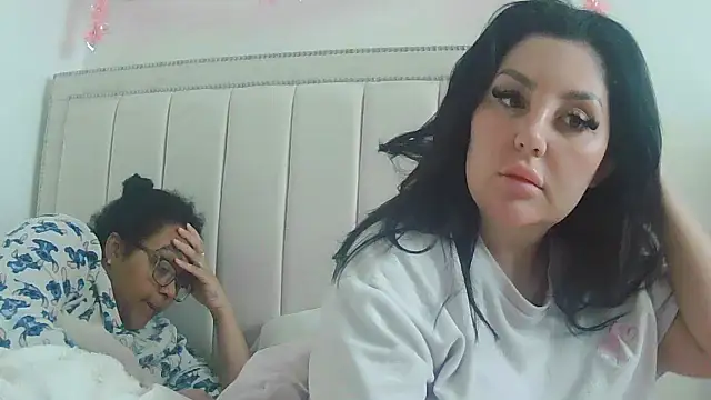 vanilla chocolate23 online show from November 18, 9:45 am