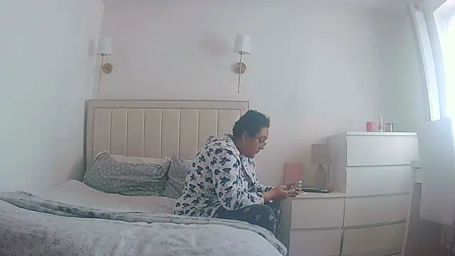 vanilla chocolate23 online show from March 14, 12:00 pm