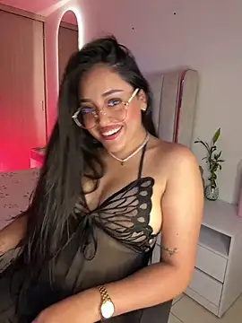 Snapshot of kenndall_21 chatting on January 21, 2:33 am kenndall 21 online show from January 21, 2:33 am
