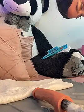 IamSteph13 online show from March 2, 7:15 am