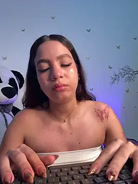 Snapshot of IamSteph13 chatting on June 16, 5:18 am IamSteph13 online show from June 16, 5:18 am