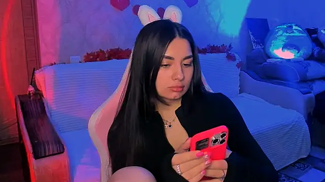 Swee Alicee online show from March 25, 8:08 pm