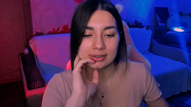 Snapshot of Swee_Alicee chatting on February 18, 7:10 pm Swee Alicee online show from February 18, 7:10 pm