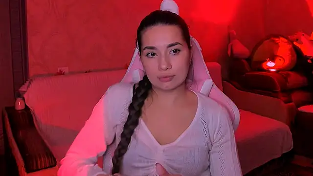 Swee Alicee online show from December 5, 6:50 pm