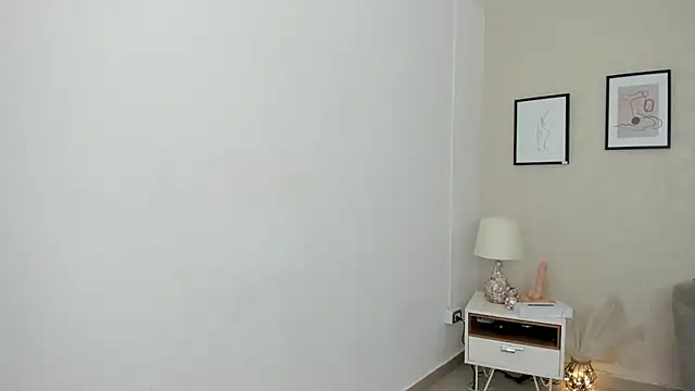 Snapshot of Hellen_coy chatting on February 7, 6:24 pm Hellen coy online show from February 7, 6:24 pm
