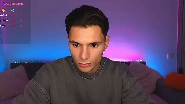 denlover1 online show from October 31, 6:54 am