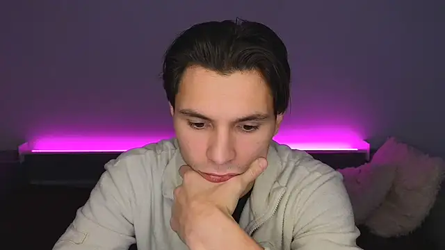 denlover1 online show from February 9, 10:57 am