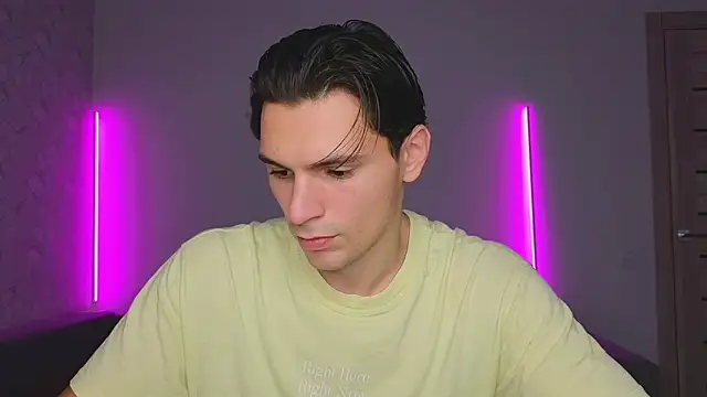 denlover1 online show from February 18, 1:29 pm