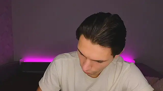 denlover1 online show from February 13, 8:25 am