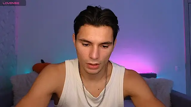 denlover1 online show from October 26, 7:53 am