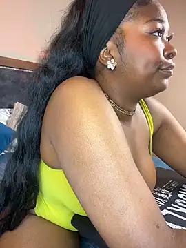 zoe 23  online show from March 15, 12:01 pm