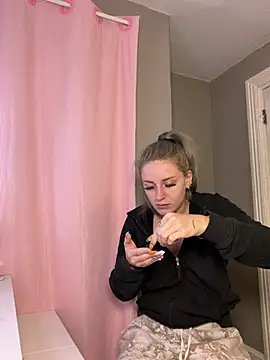 Snapshot of lexybabyxo chatting on April 22, 10:44 am lexybabyxo online show from April 22, 10:44 am