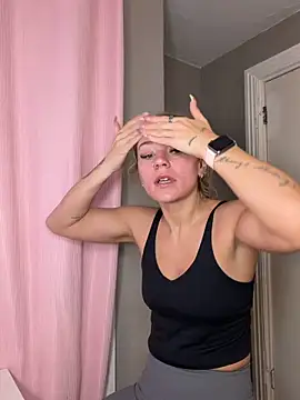 Snapshot of lexybabyxo chatting on May 19, 10:44 am lexybabyxo online show from May 19, 10:44 am