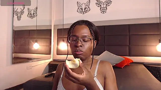 Snapshot of candy_lovee69 chatting on May 14, 8:06 pm candy lovee69 online show from May 14, 8:06 pm