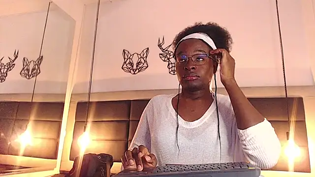 candy lovee69 online show from December 15, 10:04 pm