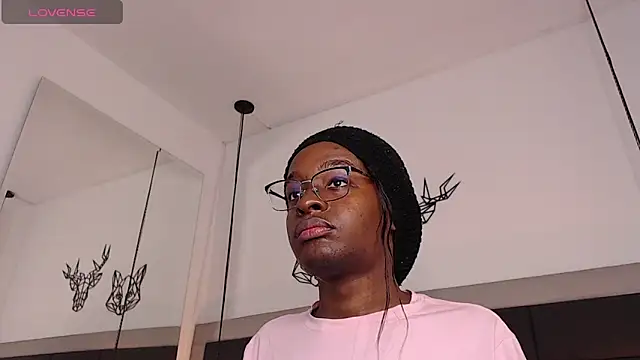 Snapshot of candy_lovee69 chatting on June 9, 8:43 pm candy lovee69 online show from June 9, 8:43 pm