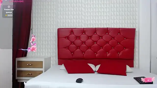 Snapshot of Roxy_Lux chatting on March 4, 12:55 pm Roxy Lux online show from March 4, 12:55 pm