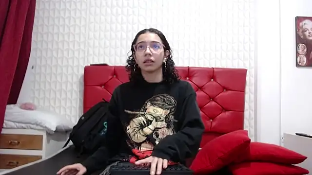 Snapshot of Roxy_Lux chatting on January 29, 12:45 pm Roxy Lux online show from January 29, 12:45 pm