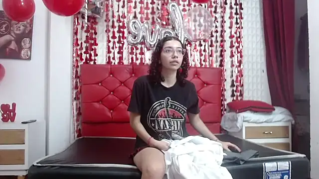 Snapshot of Roxy_Lux chatting on February 14, 2:44 pm Roxy Lux online show from February 14, 2:44 pm